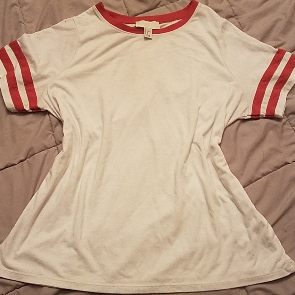 Simple Tee - Picture 2 of 3